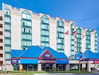 Ramada By Wyndham Falls/fallsview 3*